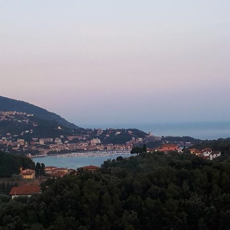Casa Vacanze P&G. Colline, Mare, Relax La Spezia Exterior photo